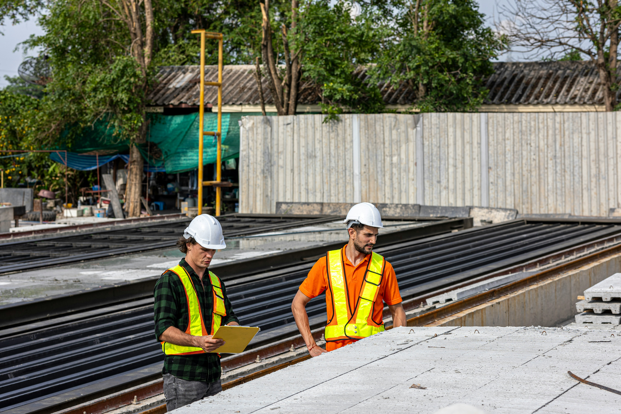 Certified Heavy Equipment Mechanics and Rigging Engineers